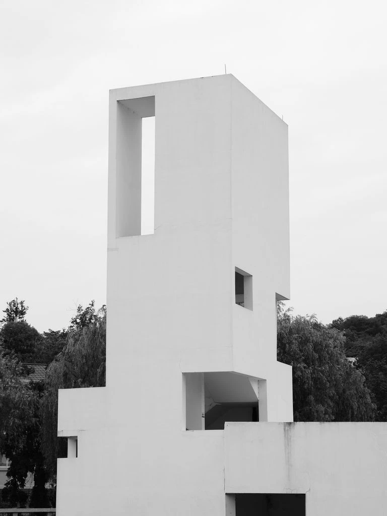 Modernist cliffside villa above Antibes